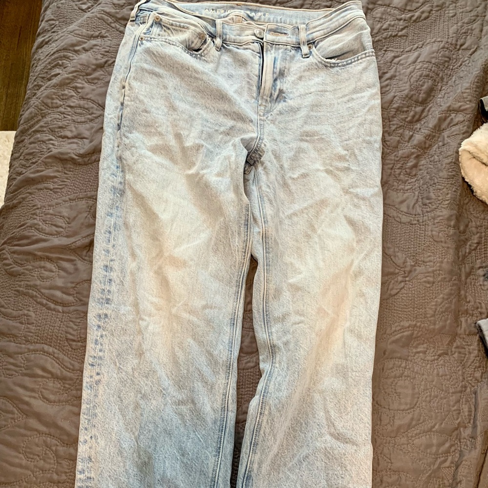 NEVER WORN NEW AMERICAN EAGLE JEANS